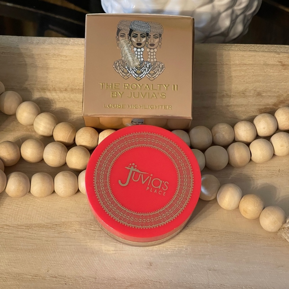JUVIA’S PLACE The Royalty II Loose Highlighter In Champagne - Picture 11 of 12